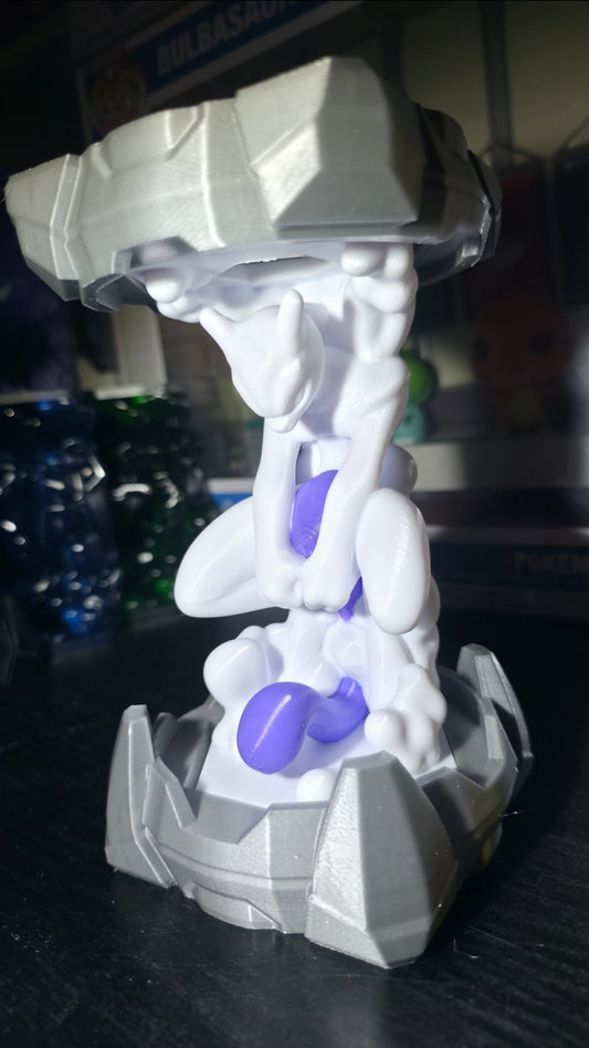 Mewtwoo Clone in Lab