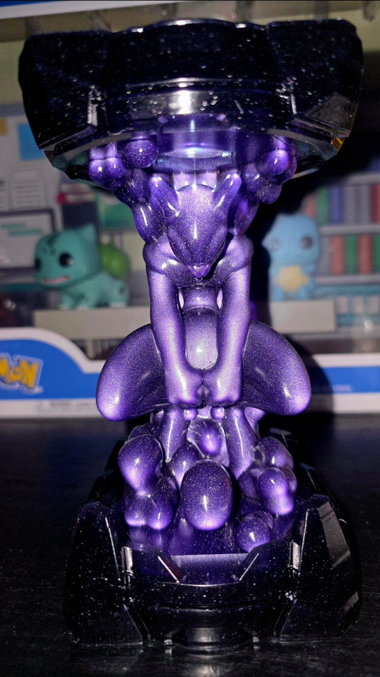 Mewtwoo Clone in Lab